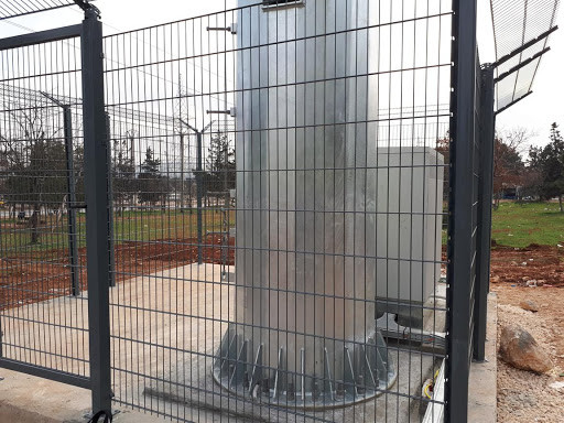3D Triangle Bend Metal 10ft Wide Tower Fencing Rust Resistant For Security